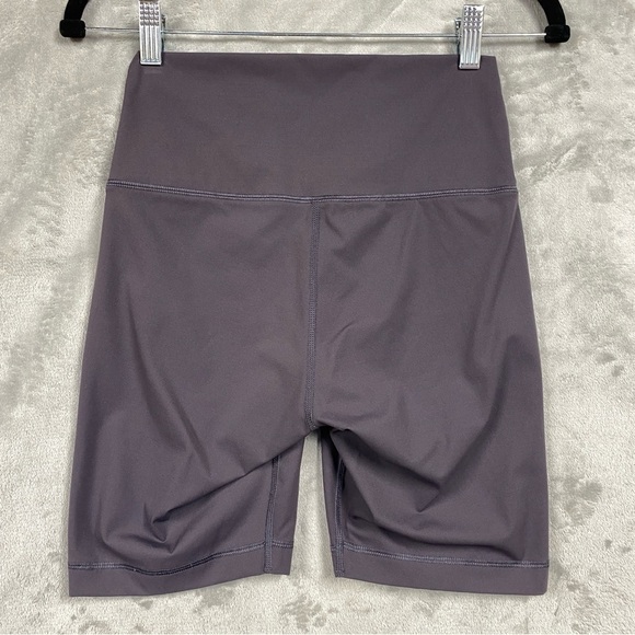 Everlane Perform Biker Short Womens Size S Purple Dark Plum Athletic - Picture 5 of 6